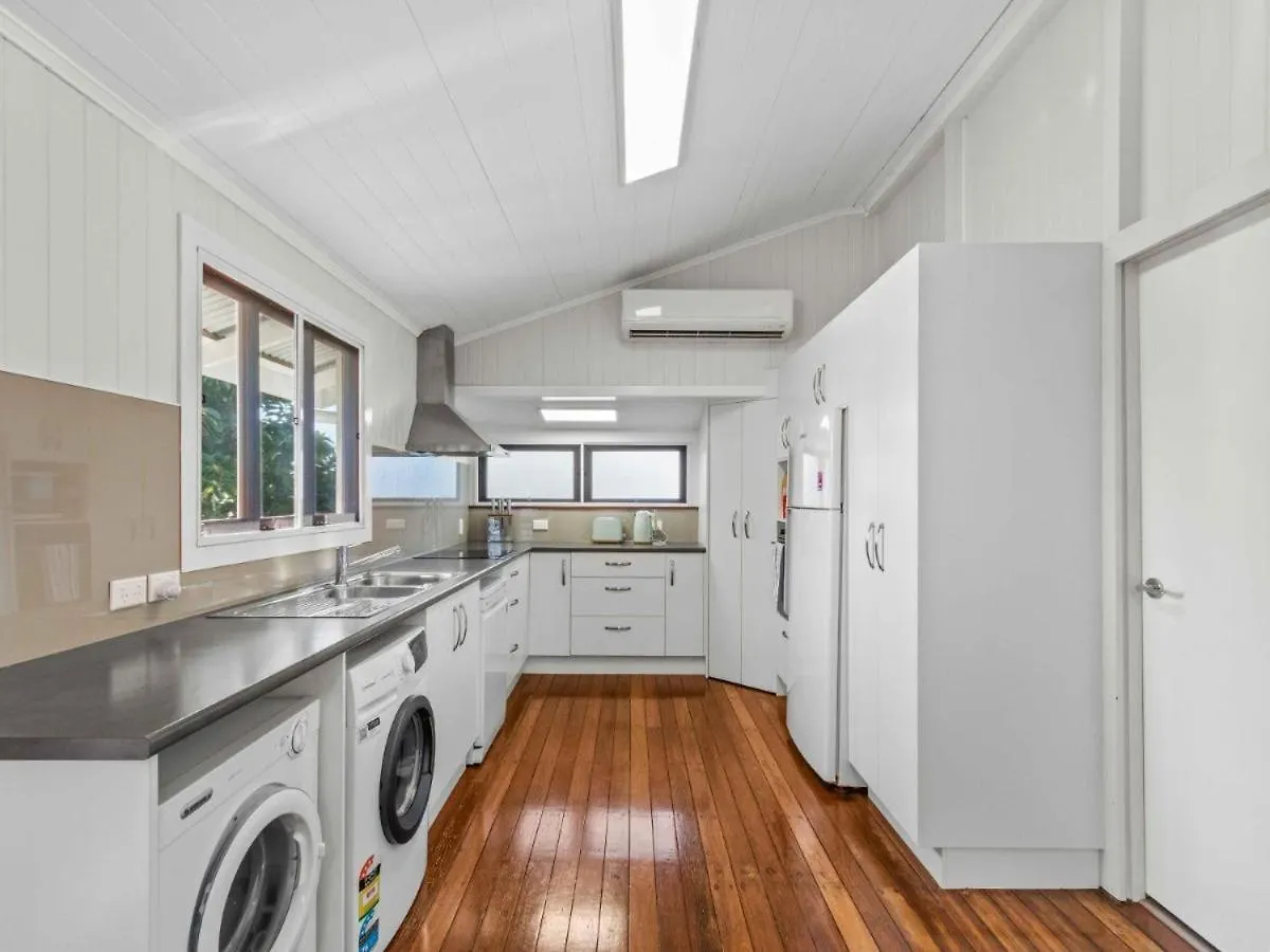 Light Filled Haven In The Heart Of Urangan Vila Hervey Bay